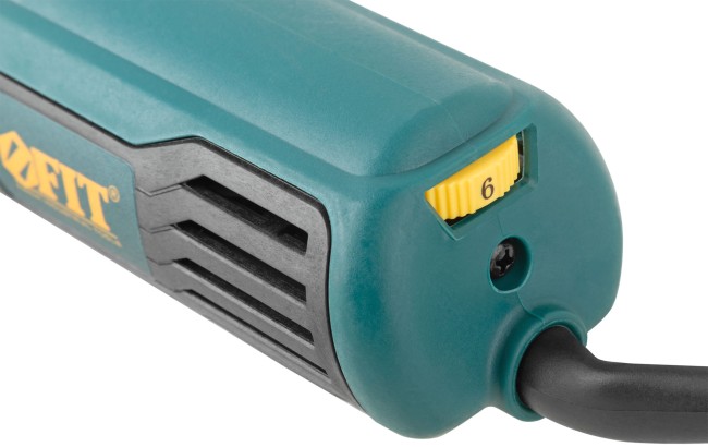 Шлифмашина угловая  710 Вт; 5000-12000 об/мин; БсК 125 мм; мал.; регулир.оборотов; коробка