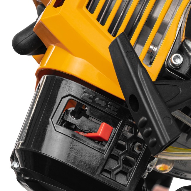 Триммер бензиновый DTS-43S, 43 см3, разъемная штанга, состоит из 2 частей Denzel Триммер бензиновый DTS-43S, 43 см3, разъемная штанга, состоит из 2 частей Denzel