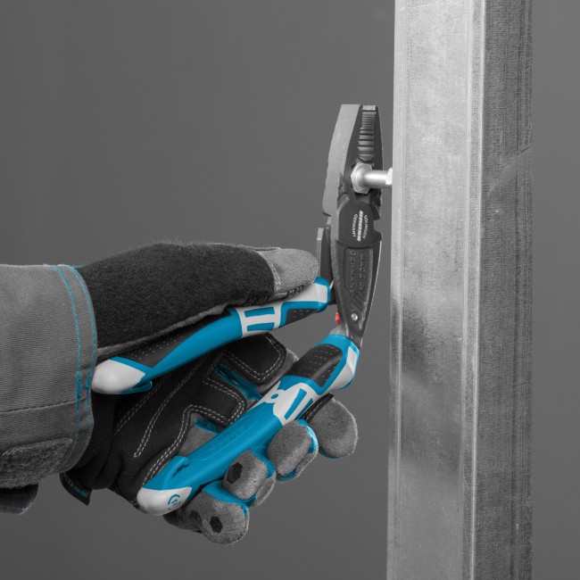 Плоскогубцы комбинированные с изогнутой головой, трехкомпонентные рукоятки, 200 мм Gross Плоскогубцы комбинированные с изогнутой головой, трехкомпонентные рукоятки, 200 мм Gross