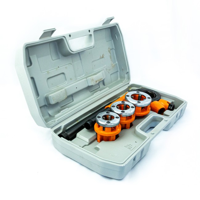 Набор клуппов 1/2-3/4-1, плашкодержатель с трещоткой, 6 предметов Sparta Набор клуппов 1/2-3/4-1, плашкодержатель с трещоткой, 6 предметов Sparta