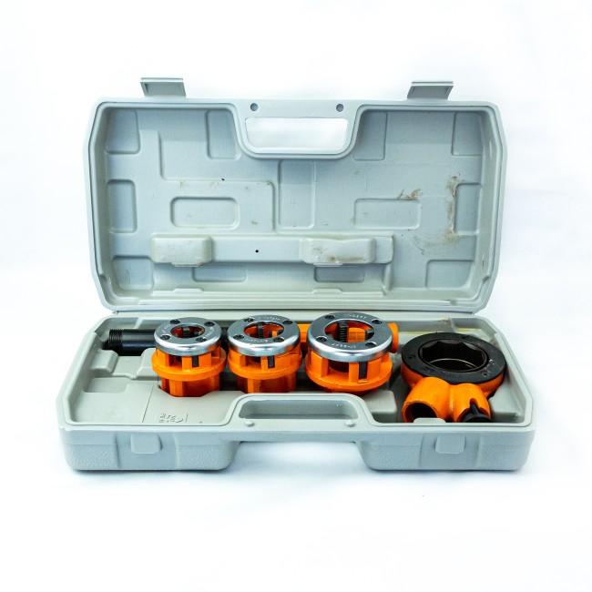 Набор клуппов 1/2-3/4-1, плашкодержатель с трещоткой, 6 предметов Sparta Набор клуппов 1/2-3/4-1, плашкодержатель с трещоткой, 6 предметов Sparta