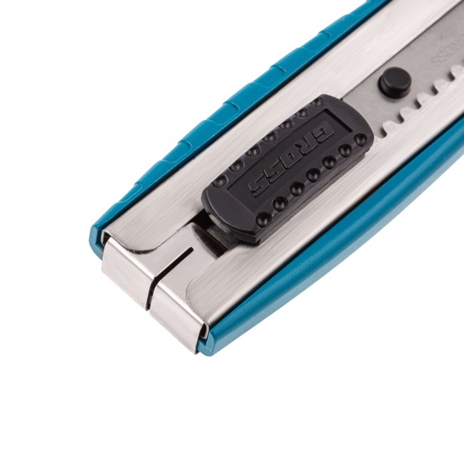 Нож, 195 мм, металлический корпус, выдвижное сегментное лезвие 25 мм (SK-5), металлическая направляющая, клипса для ремня Gross Нож, 195 мм, металлический корпус, выдвижное сегментное лезвие 25 мм (SK-5), металлическая направляющая, клипса для ремня Gross